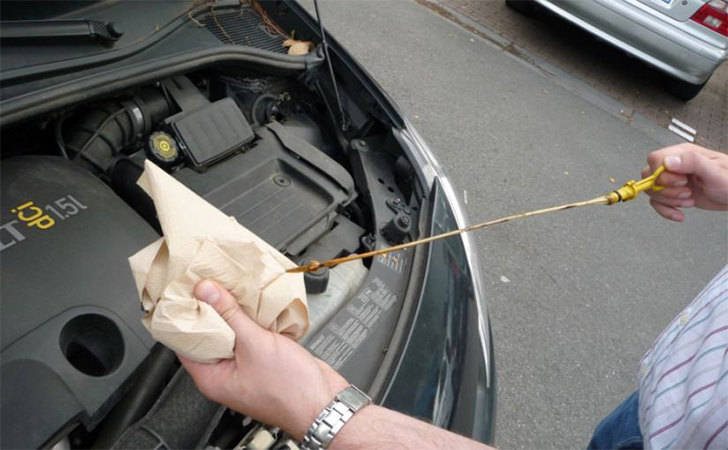 Comment contrôler le niveau d'huile d'une voiture
