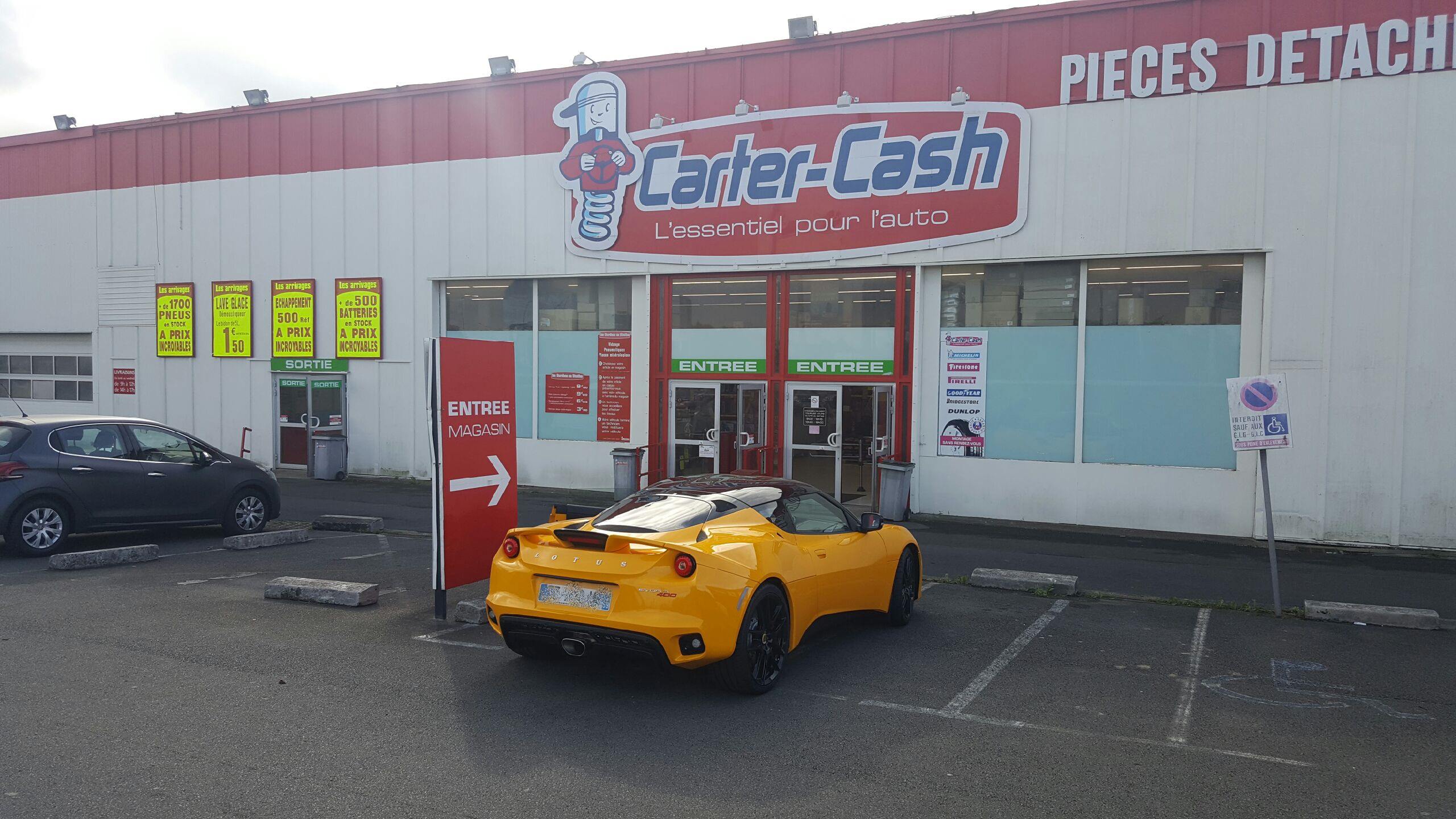 Lotus Evora Top jaune devant le magasin Carter-Cash de Capinghem