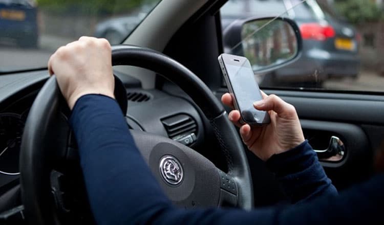Téléphone au volant : vers la suspension de permis…