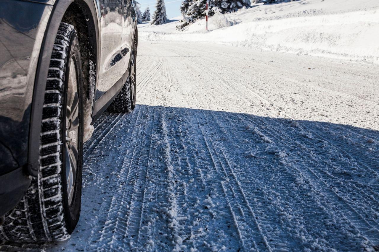 Quelle différence entre pneu hiver et chaînes ?