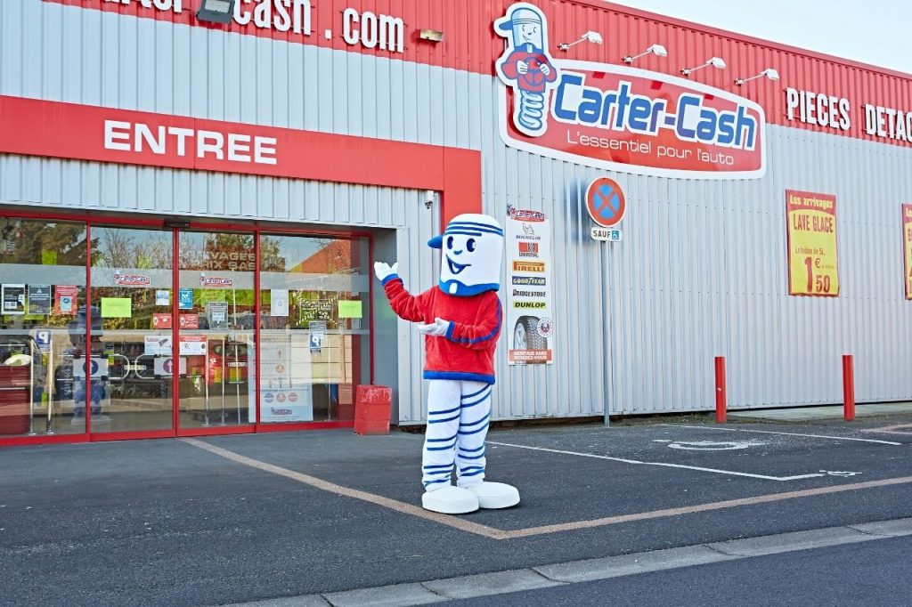 magasin-carter-cash-avec-mascotte-cashy