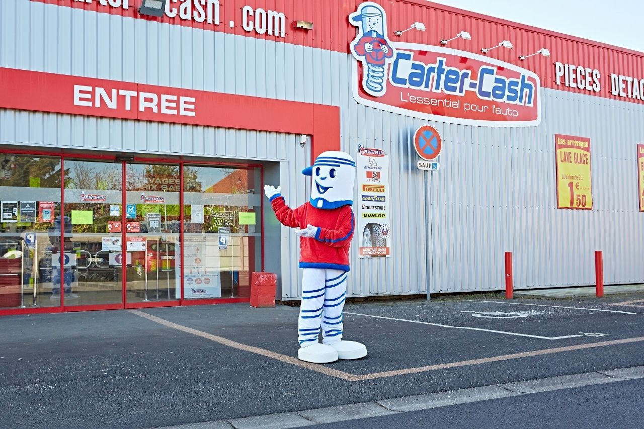magasin-carter-cash-avec-mascotte-cashy