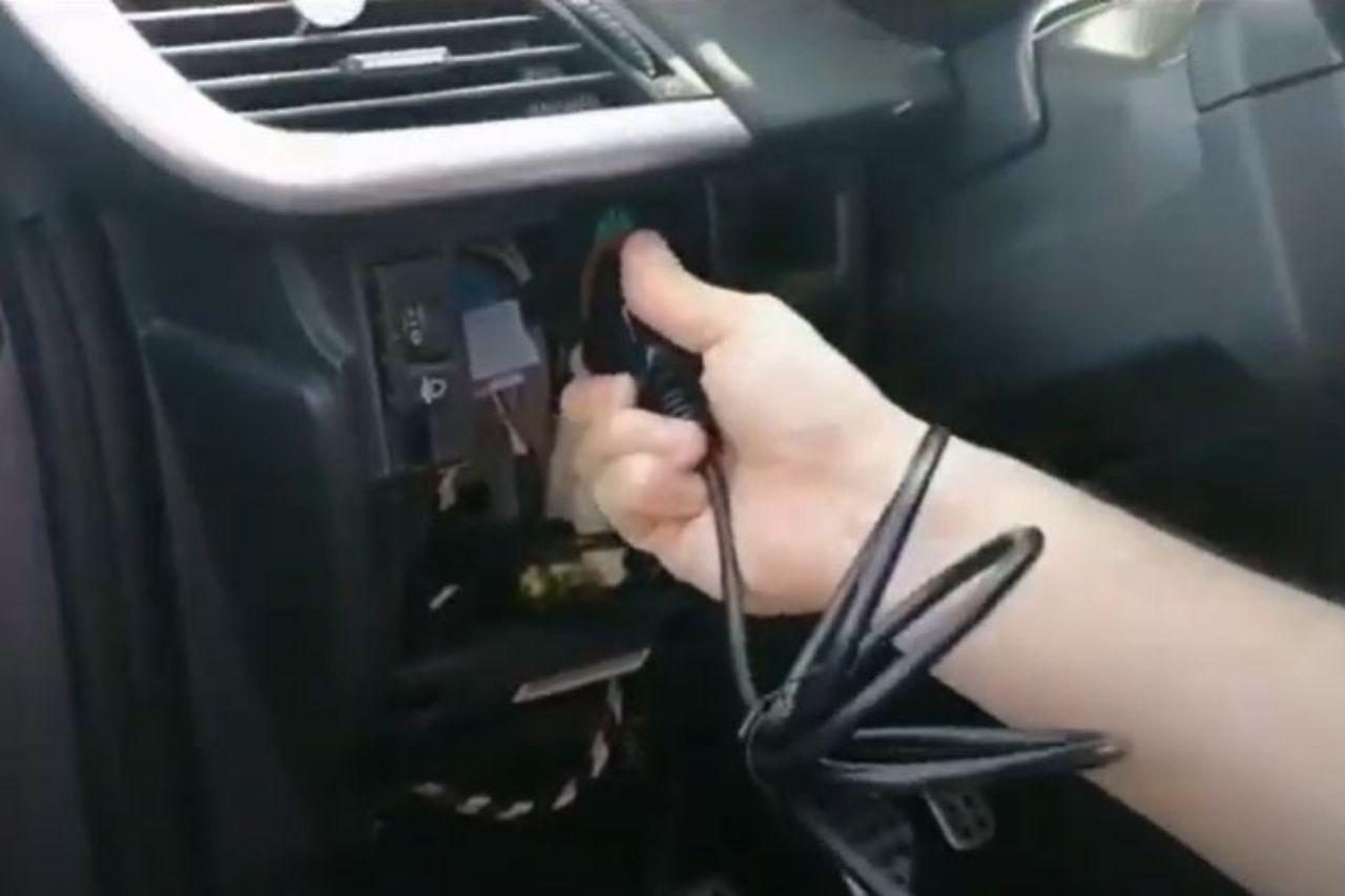 branchement-prise-diagnostiqueur-obd2