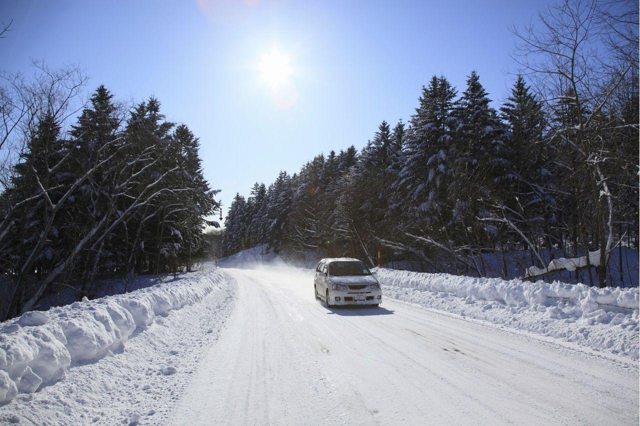 voiture-route-neige